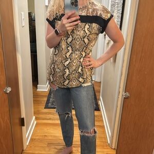 3/$20 Nice filly flair shirt!💗💗